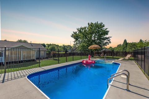 Private GEM in SC-Pool, Huge Porch, Fenced Yard