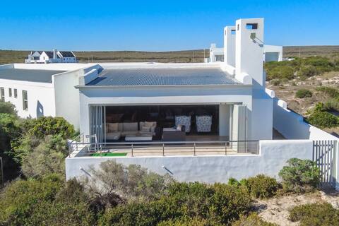 Tolbos 5 Beautiful Beach house.