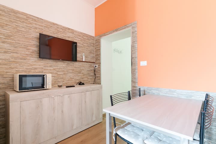 Guesthost - Le Rondini Home: Sesto Marelli M1 Apt - Sesto San Giovanni