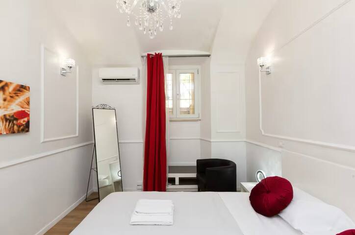 “DOLCE VITA” HOUSE | Termini Station | Esquilino