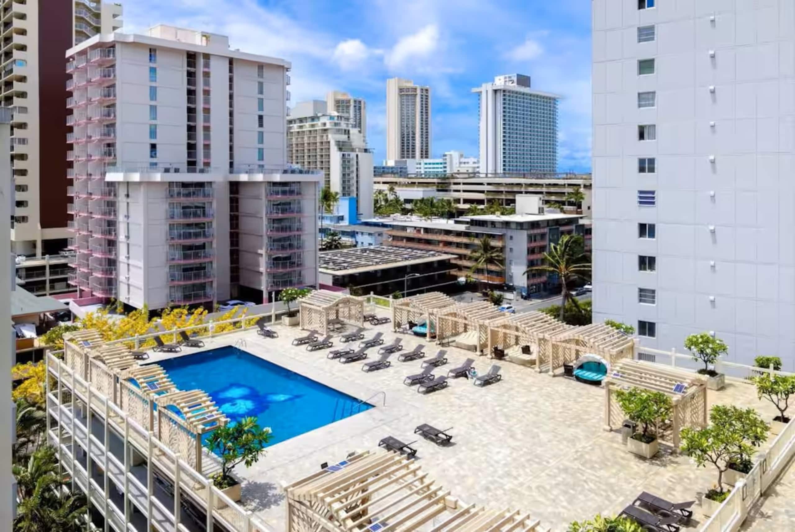 Condo in Honolulu · ★4.93 · 1 bedroom · 3 beds · 1 private bath - Image 23