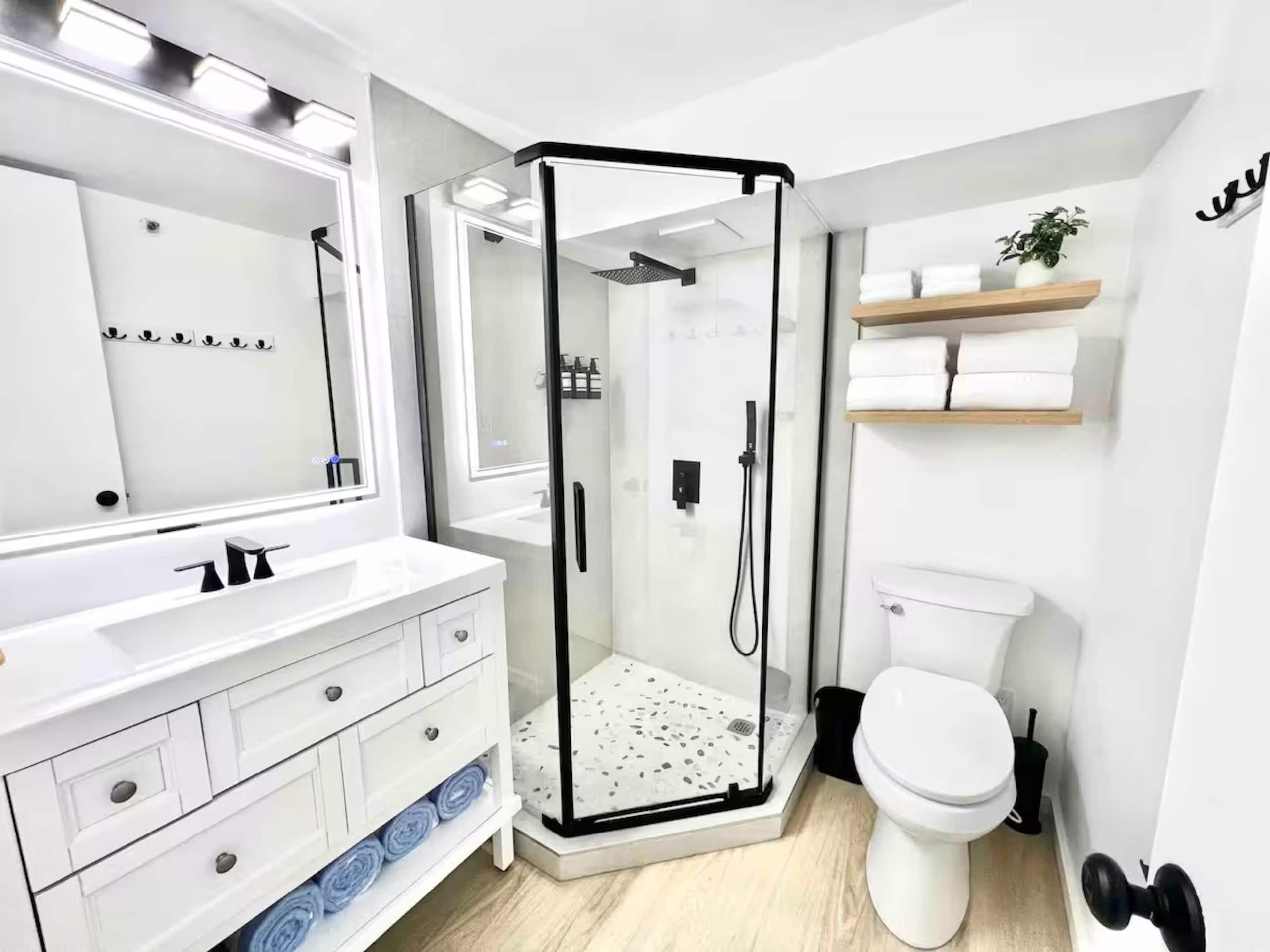 Condo in Honolulu · ★4.93 · 1 bedroom · 3 beds · 1 private bath - Image 13