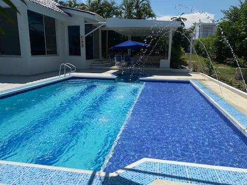 Top performing Airbnb: Beautiful Family Villa El Peñon in Girardot