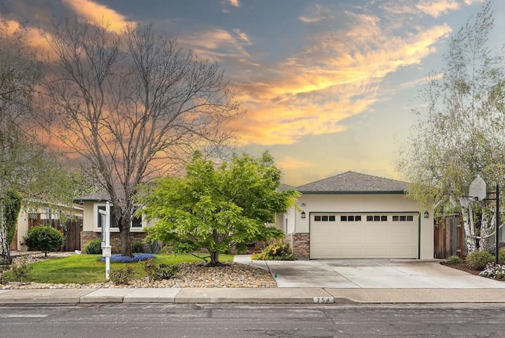 Apple Park Executive 4 bedrm home~Kaiser Hospital