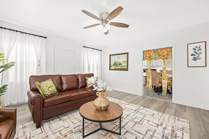 3b Orange Farmhouse Lake Wakable - Lake Elsinore, CA
