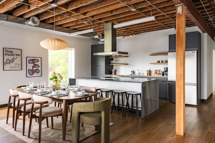 The Ballard Loft|Sleeps 8 |Steps to Shops & Dining