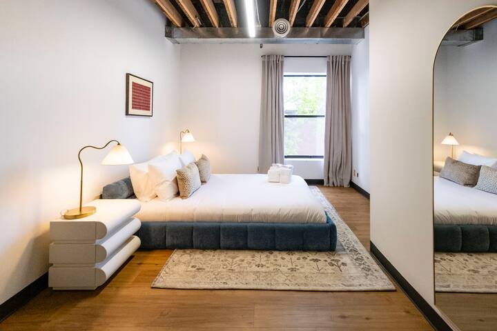 The Ballard Loft|Sleeps 8 |Steps to Shops & Dining gallery image 2