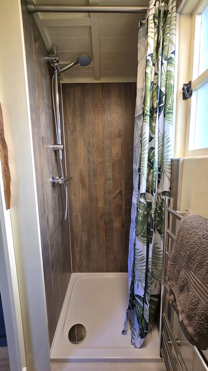 Shepherds Hut With Hot Tub - Ballater