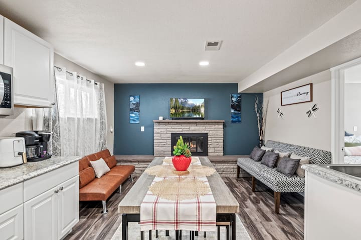 Cozy Private Basement Suite W/ All You Need - Colorado Springs, CO