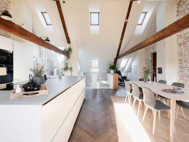 3(4)BR Duplex Loft w/ Balcony in Central Oslo