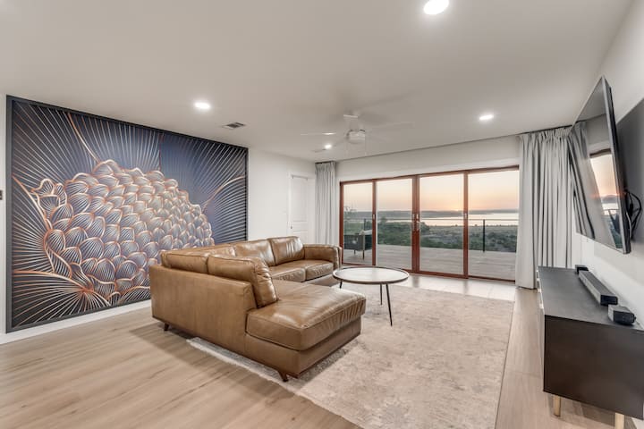 Epic Lake Views, Heated Pool & Spa, Ev Charger - Canyon Lake, TX