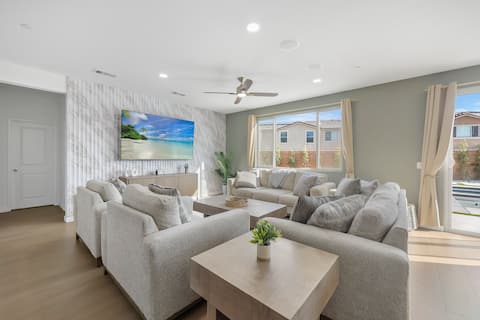 Top performing Airbnb: 9-HoleGolf Arcade Heated SwimUpBar Geyser Bsktball in Coachella