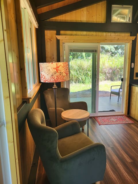 Top Airbnb: Paradise Cliffs the Sea in Hawaii