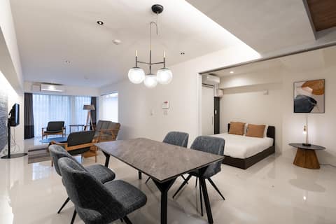 Akasaka/black tone room with a sense of luxury/c02