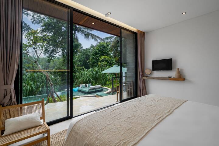 Villa Tonka : 6 BR Jungle View W/ Pool & Gym House