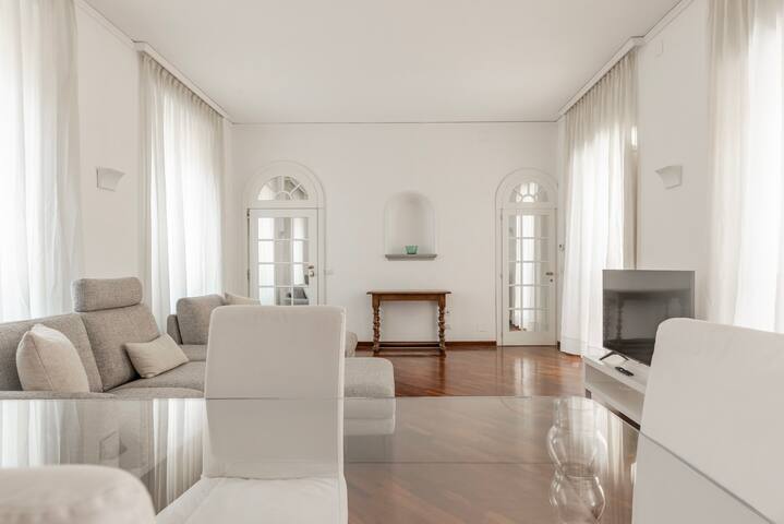 La Dolce Vita – Elegante rifugio nel cuore di Roma gallery image 5