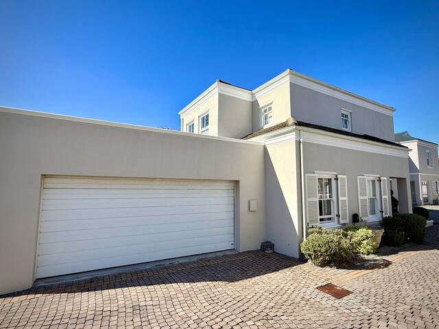 Stylish Home in Claremont gallery image 2