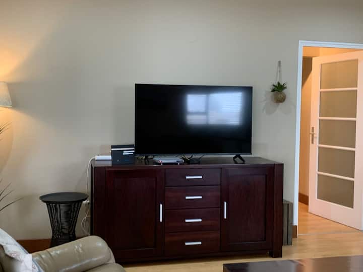 Hennika's Spacious 3-bedroom Coastal Retreat - 스바코프문트
