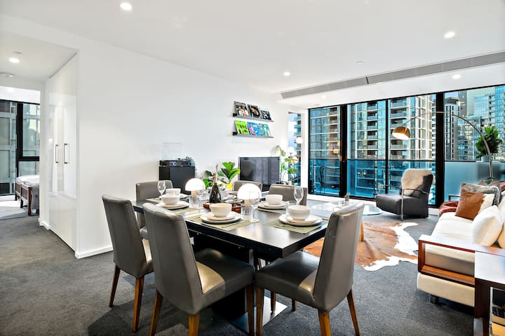 Dining area image 1