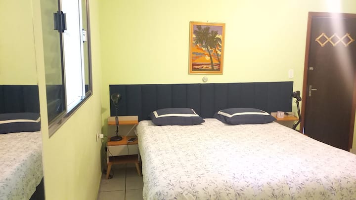 Krevatet mund të ndahen për të bërë 2 krevate tek.