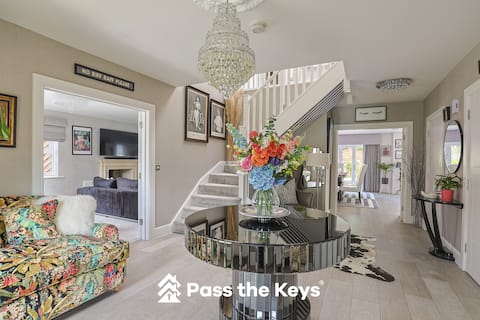 Luxury Villa with Hot Tub - Royal Ascot, Legoland
