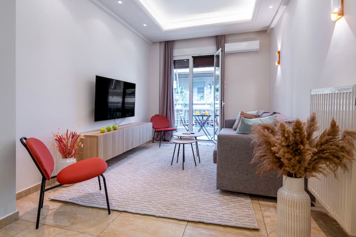 Stylish 2bdr Exarchia Apt W/ Balcony & Workspace - Atenas