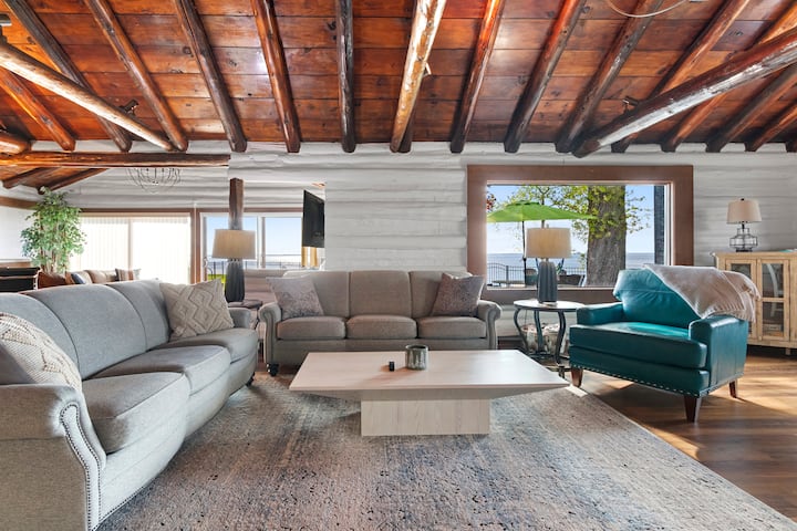 Bayside Waterfront Retreat! - Green Bay, WI