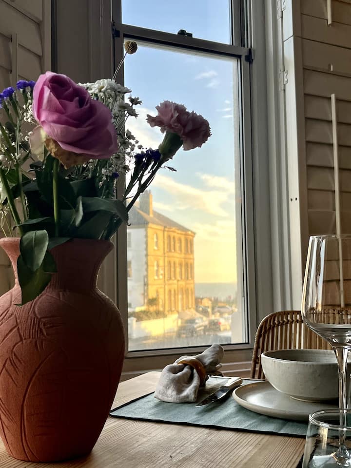 Cosy private 1 bed flat by the beach Hove Condominiums for Rent in