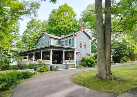 Highland Guesthouse - Historical Victorian 1855