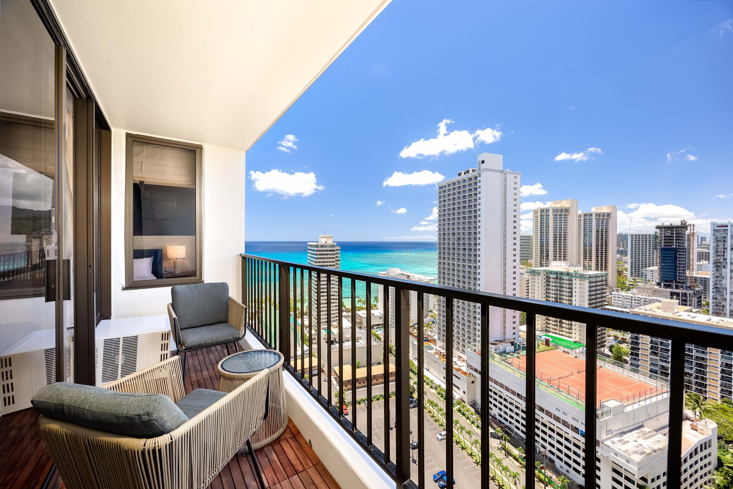 Waikiki Banyan 29th floor - pool & hot tub - Image 42