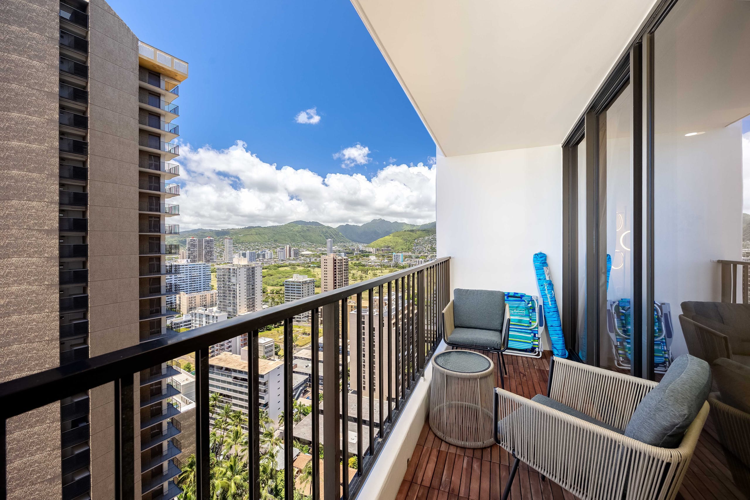Waikiki Banyan 29th floor - pool & hot tub - Image 43