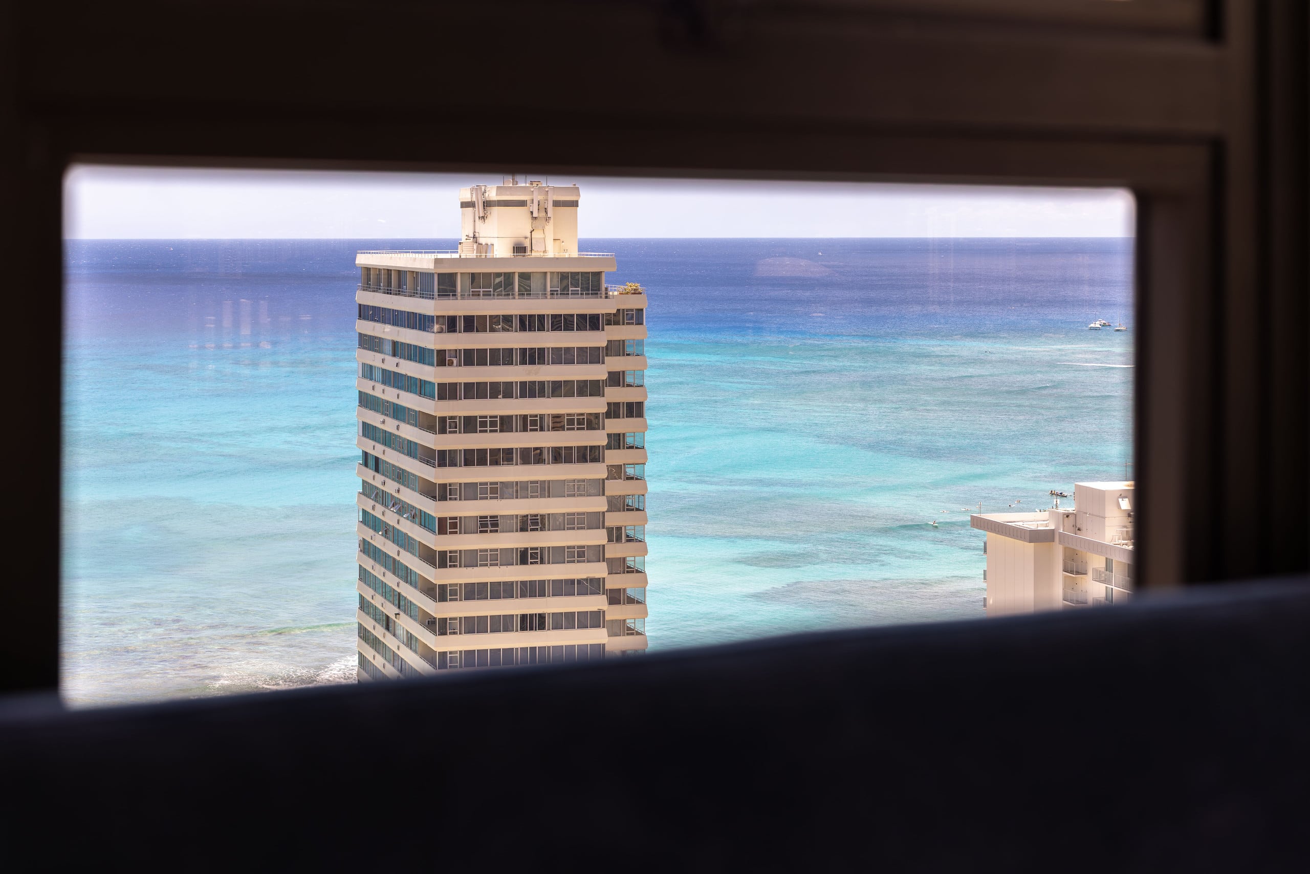 Waikiki Banyan 29th floor - pool & hot tub - Image 36