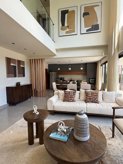 Luxury villa, private pool and near golf course