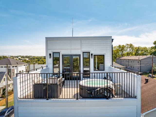 Nashville Jungle •Unique, Bold• 7 min to Broadway gallery image 5