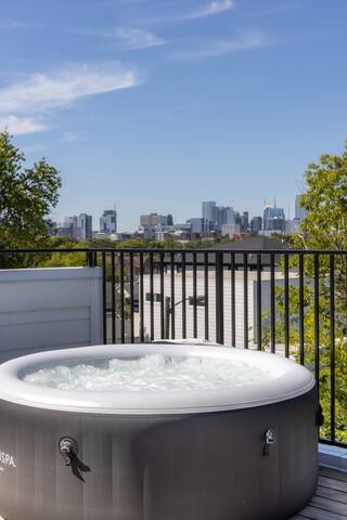 Nashville Jungle •Unique, Bold• 7 min to Broadway