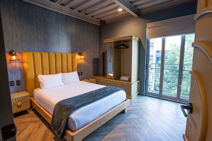 Pandora | PH 8BR Large Groups gallery image 5