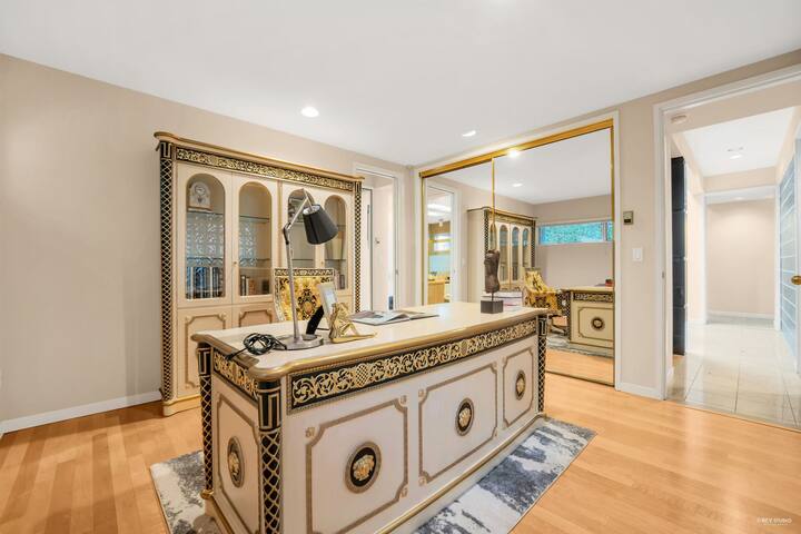 Private Spacious Vancouver Home Near Airport/DT gallery image 2