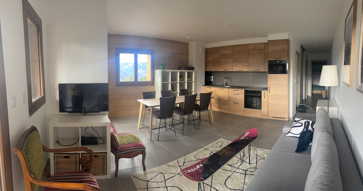 Successful Airbnb property: New apartment, exceptional view, Le Cernix in Cohennoz