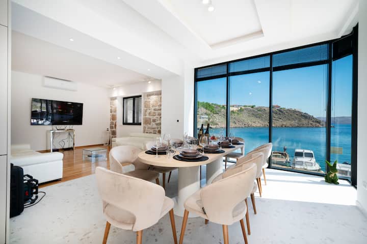Villa Scuola – Beachfront