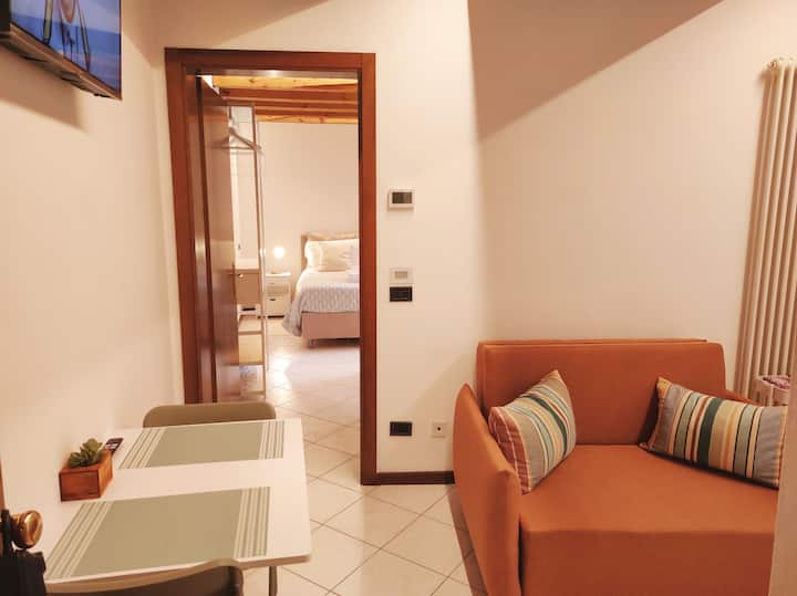 1 King Size Bed, 1 Sofa Bed,down Town - Vicenza