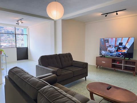 Spacious apt for 6 | 3BR | 1 block from the park!