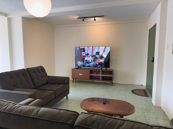 Huge Apt For 6 | 3br | 1 Block From The Park! - Totonicapán