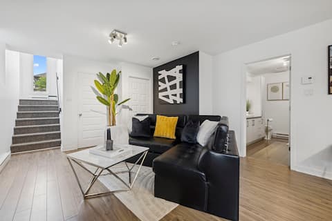 Top Airbnb: Modern 1BR + Sofa Bed | Near Airport + Workspace in Chomedey
