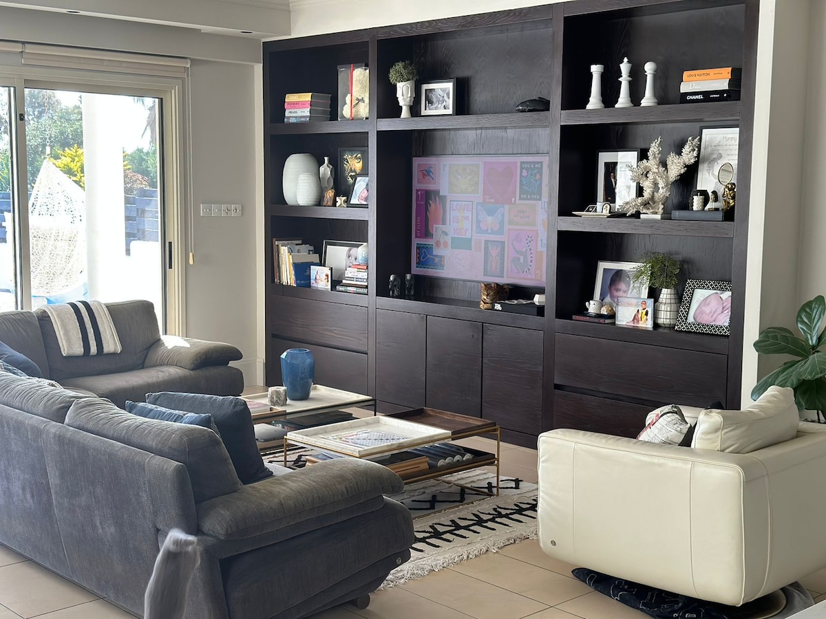 Front Line Luxury Beach House exterior