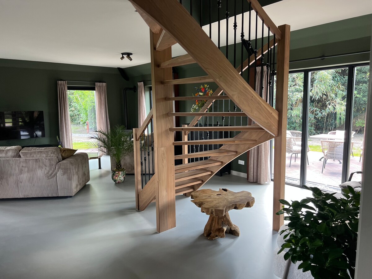 Successful Airbnb property: "The Good Luck Charm" Spanga in Fryslân