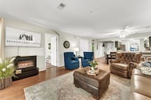 Gorgeous, 3 min to Strip, Pool!