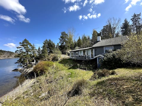 Archipelago cottage right by the sea!