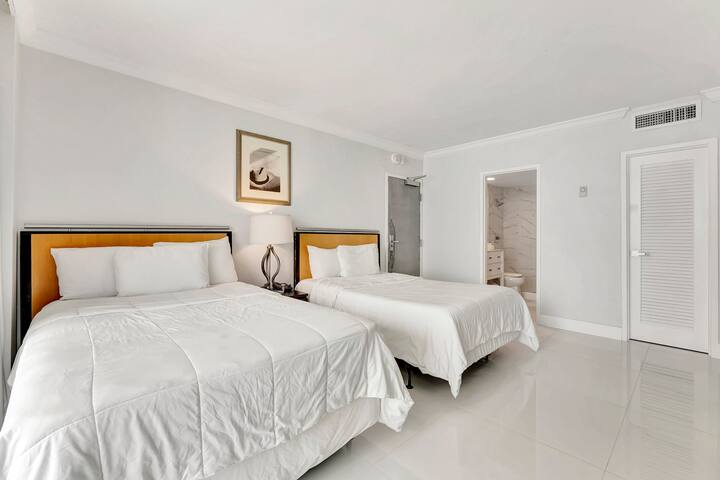 Ocean Front 2-bedroom Suite gallery image 5