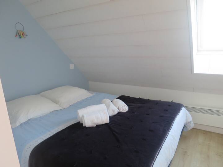 la chambre cabine avec lit double à l'étage