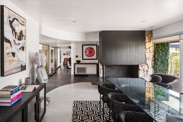 Classic MidCentury Modern +Pool in the Heart of LA